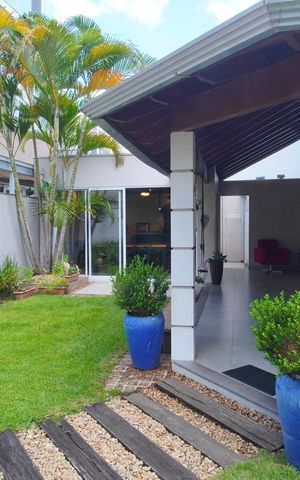 Casa de condomínio à venda com 360m², 3 quartos e 6 vagasQuintal