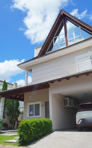 Casa de condomínio à venda com 360m², 3 quartos e 6 vagasGaragem