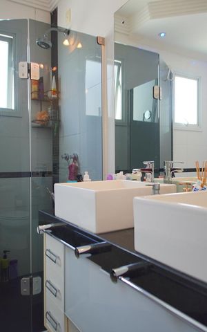 Casa de condomínio à venda com 360m², 3 quartos e 6 vagasBanheiro da Suíte