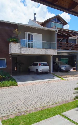 Casa de condomínio à venda com 360m², 3 quartos e 6 vagasSala de Estar 1 - Vista