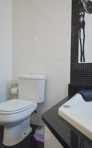 Casa de condomínio à venda com 360m², 3 quartos e 6 vagasBanheiro da Suíte