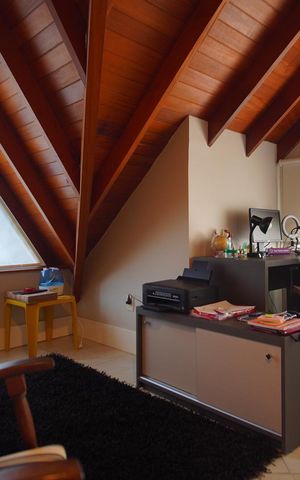 Casa de condomínio à venda com 360m², 3 quartos e 6 vagasSótão - Escritório
