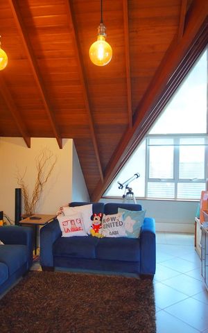 Casa de condomínio à venda com 360m², 3 quartos e 6 vagasSótão - Sala