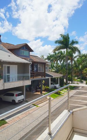 Casa de condomínio à venda com 360m², 3 quartos e 6 vagasSuíte - Varanda