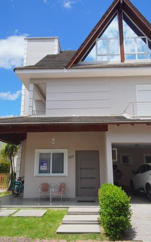 Casa de condomínio à venda com 360m², 3 quartos e 6 vagasFachada