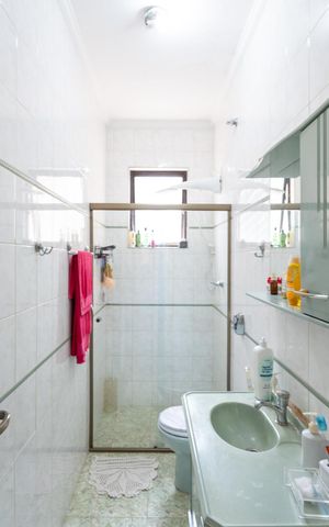 Casa à venda com 245m², 4 quartos e 4 vagas Casa à venda com 245m², 4 quartos e 4 vagasBanheiro Social