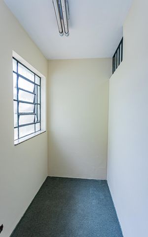 Casa à venda com 150m², 3 quartos e 3 vagas Casa à venda com 150m², 3 quartos e 3 vagasHome office