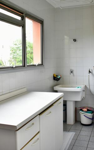 Apartamento à venda com 140m², 4 quartos e 2 vagas Apartamento à venda com 140m², 4 quartos e 2 vagasÁrea de Serviço