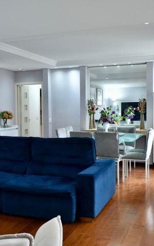 Apartamento à venda com 140m², 4 quartos e 2 vagas Apartamento à venda com 140m², 4 quartos e 2 vagasSala
