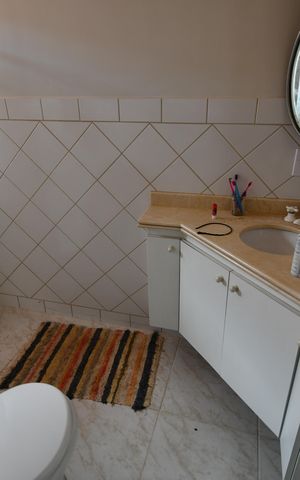 Casa à venda com 268m², 5 quartos e 4 vagasBanheiro Suíte