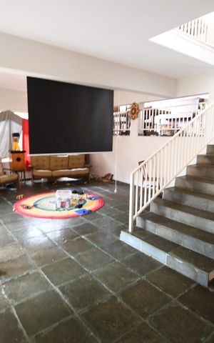 Casa à venda com 268m², 5 quartos e 4 vagasSala