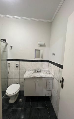 Casa à venda com 268m², 5 quartos e 4 vagas Casa à venda com 268m², 5 quartos e 4 vagasBanheiro Suíte