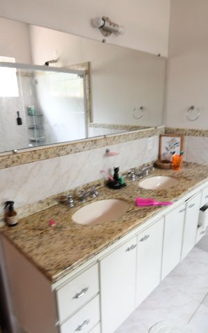 Casa à venda com 268m², 5 quartos e 4 vagasBanheiro  Suíte