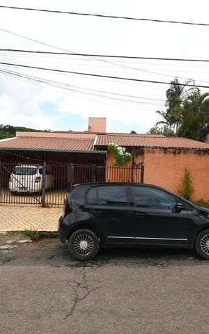 Casa à venda com 268m², 5 quartos e 4 vagasFachada