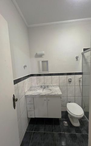 Casa à venda com 268m², 5 quartos e 4 vagas Casa à venda com 268m², 5 quartos e 4 vagasBanheiro Suíte
