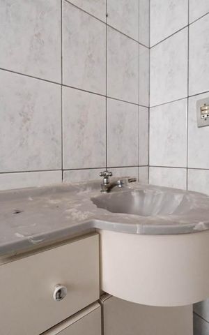 Casa à venda com 250m², 6 quartos e 4 vagasBanheiro 2