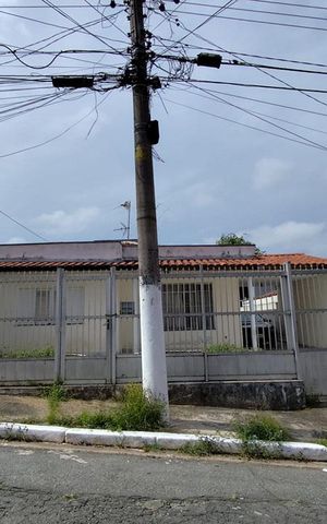 Casa à venda com 250m², 6 quartos e 4 vagasFachada