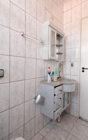 Casa à venda com 250m², 6 quartos e 4 vagasBanheiro 1