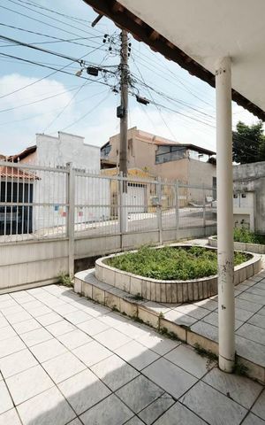 Casa à venda com 250m², 6 quartos e 4 vagasÁrea externa