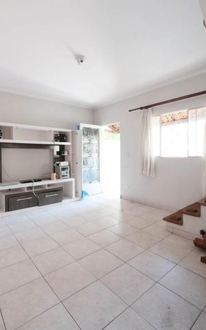 Casa à venda com 250m², 6 quartos e 4 vagasSala