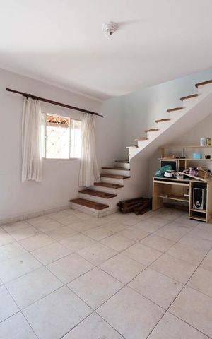 Casa à venda com 250m², 6 quartos e 4 vagasSala