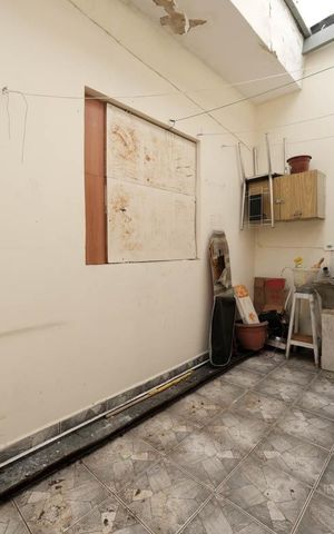 Casa à venda com 250m², 6 quartos e 4 vagasÁrea externa