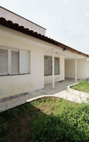 Casa à venda com 250m², 6 quartos e 4 vagasÁrea externa
