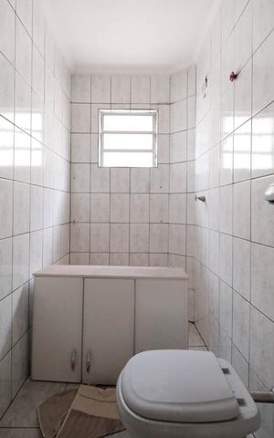 Casa à venda com 250m², 6 quartos e 4 vagasBanheiro 2