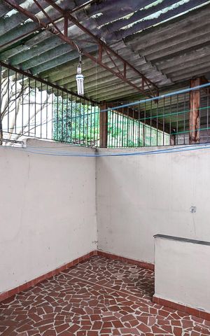 Casa à venda com 100m², 2 quartos e 1 vagaFundos