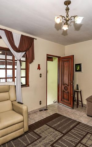 Casa à venda com 100m², 2 quartos e 1 vagaSala