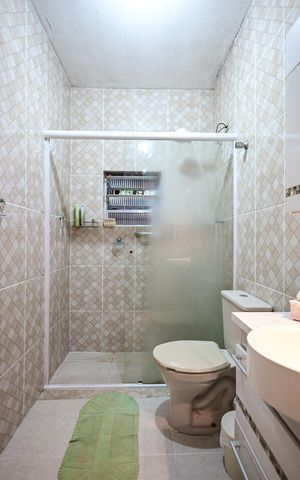 Casa à venda com 100m², 2 quartos e 1 vagaBanheiro