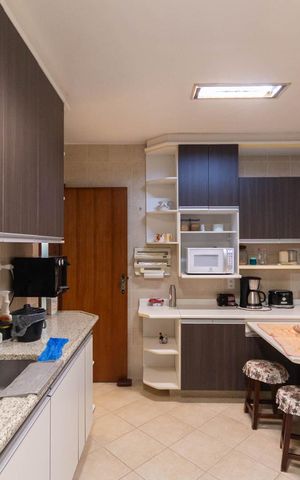 Apartamento à venda com 93m², 3 quartos e 2 vagasCozinha