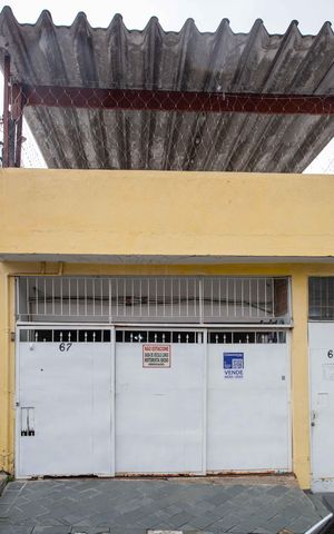 Casa para alugar com 250m², 5 quartos e 1 vagaFachada