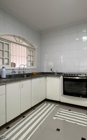 Casa à venda com 190m², 3 quartos e 4 vagas