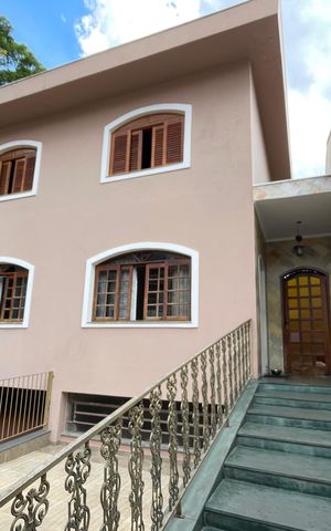 Casa à venda com 190m², 3 quartos e 4 vagas