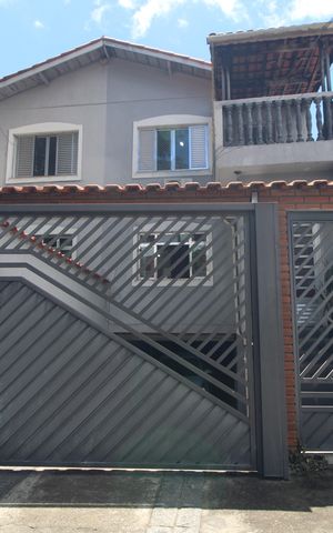 Casa à venda com 165m², 3 quartos e 2 vagasFachada