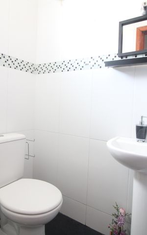 Casa à venda com 165m², 3 quartos e 2 vagasBanheiro de serviço