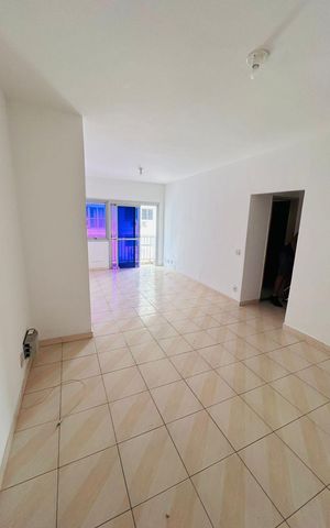 Apartamento à venda com 77m², 2 quartos e 1 vaga Apartamento à venda com 77m², 2 quartos e 1 vagaSala