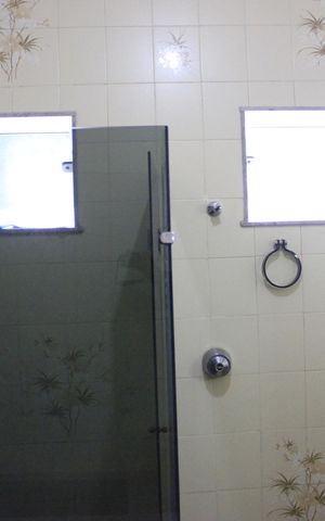 Casa à venda com 240m², 4 quartos e 4 vagasBanheiro da suíte 1