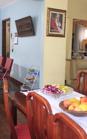 Casa à venda com 240m², 4 quartos e 4 vagasSala