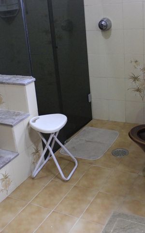 Casa à venda com 240m², 4 quartos e 4 vagasBanheiro da suíte 1