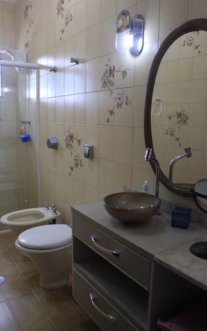Casa à venda com 240m², 4 quartos e 4 vagasBanheiro social
