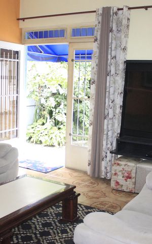 Casa à venda com 240m², 4 quartos e 4 vagasSala