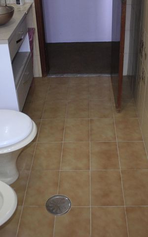 Casa à venda com 240m², 4 quartos e 4 vagasBanheiro social