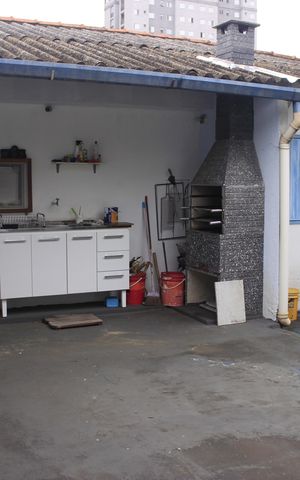 Casa à venda com 240m², 4 quartos e 4 vagasQuintal com árvore frutifera