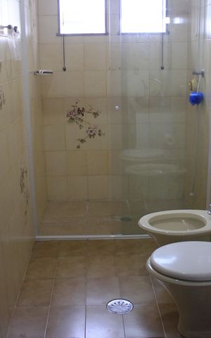 Casa à venda com 240m², 4 quartos e 4 vagasBanheiro social