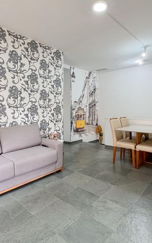Casa à venda com 180m², 6 quartos e 2 vagas Casa à venda com 180m², 6 quartos e 2 vagasSala