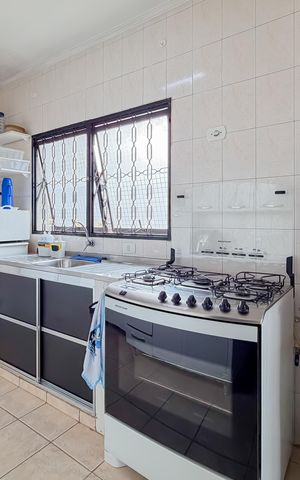 Casa à venda com 180m², 6 quartos e 2 vagas Casa à venda com 180m², 6 quartos e 2 vagasCozinha
