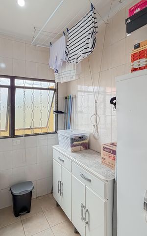 Casa à venda com 180m², 6 quartos e 2 vagas Casa à venda com 180m², 6 quartos e 2 vagasÁrea de Serviço