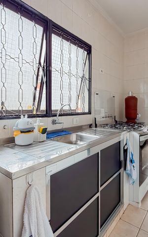 Casa à venda com 180m², 6 quartos e 2 vagas Casa à venda com 180m², 6 quartos e 2 vagasCozinha